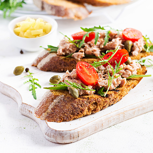 Tostadas con atún y tomate